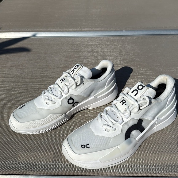 On THE ROGER Pro 2 All White - Picture 5 of 9